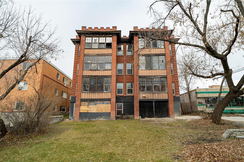 28 Woodrow Place, Winnipeg, Manitoba