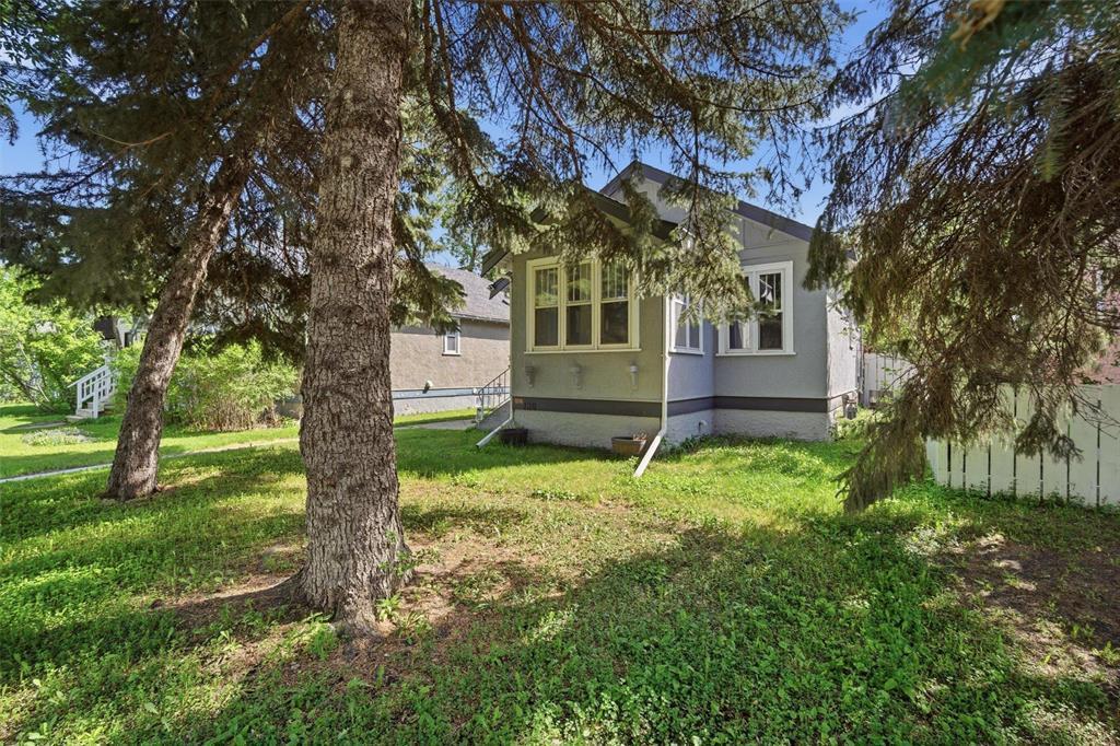 180 Rupertsland Boulevard, Winnipeg, Manitoba