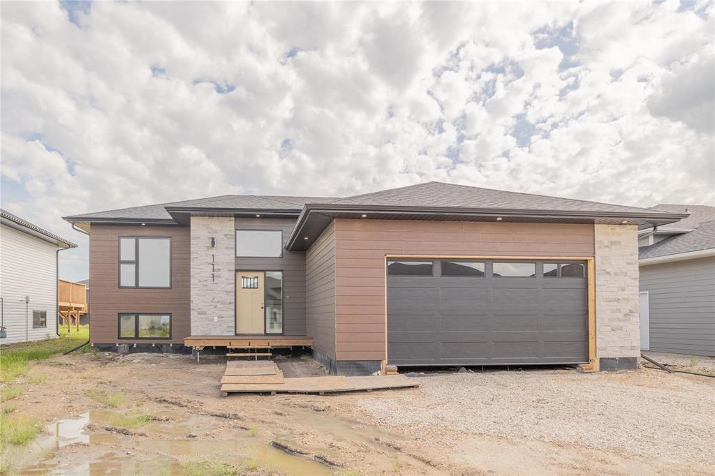 111 Parkside Crescent, Mitchell, Manitoba