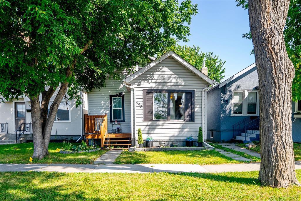 993 Strathcona Street, Winnipeg, Manitoba