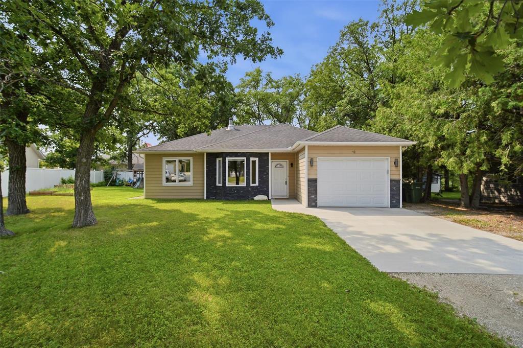 12 BLOSSOM Bay, Blumenort, Manitoba