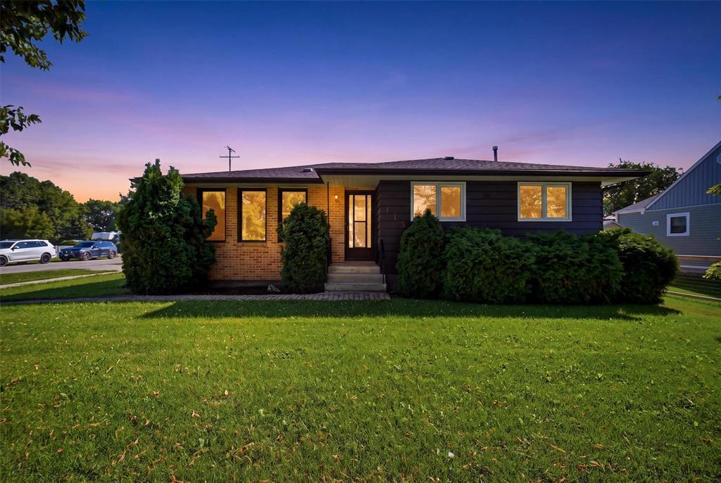113 4TH Avenue, Gimli, Manitoba