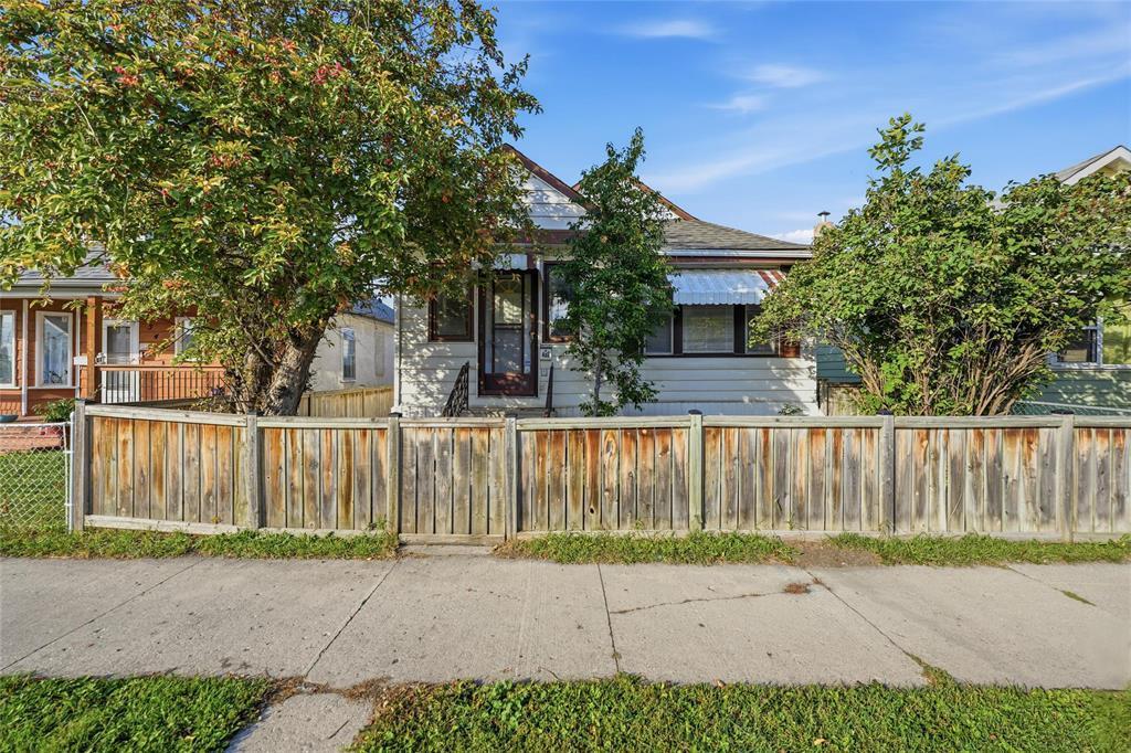 545 Chalmers Avenue, Winnipeg, Manitoba