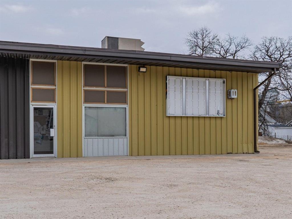 160 2ND Street, Oakville, Manitoba