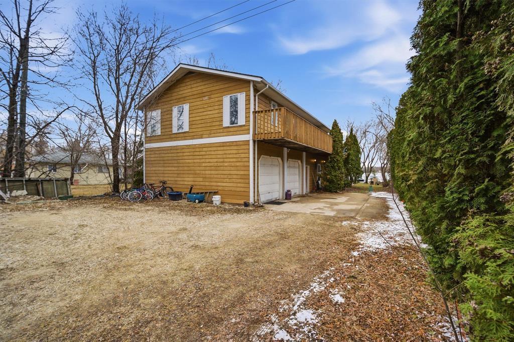 56 ARNHOLD Street, Gull Lake, Manitoba