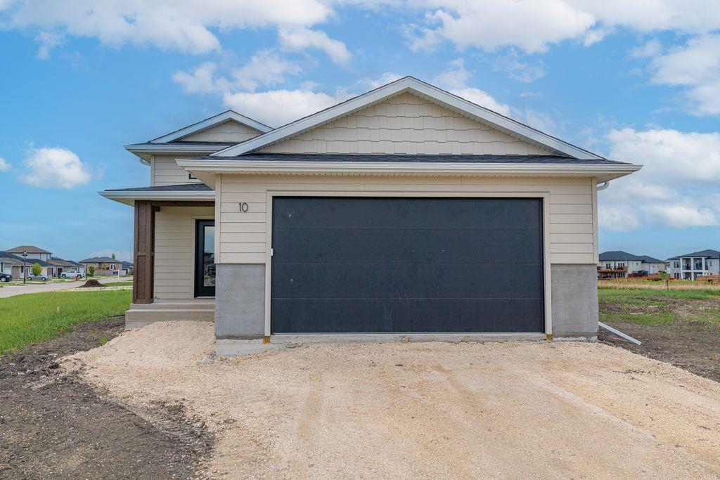 10 Gleneagles Street, Niverville, Manitoba