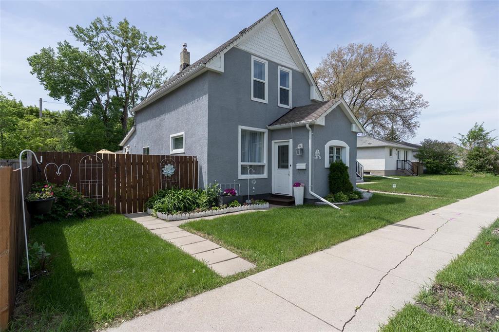 712 Manhattan Avenue, Winnipeg, Manitoba