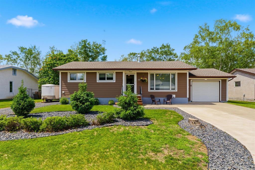 12 Lansdowne Avenue, Pinawa, Manitoba