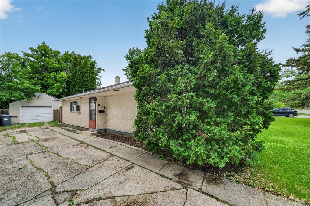 903 Autumnwood Drive, Winnipeg, Manitoba