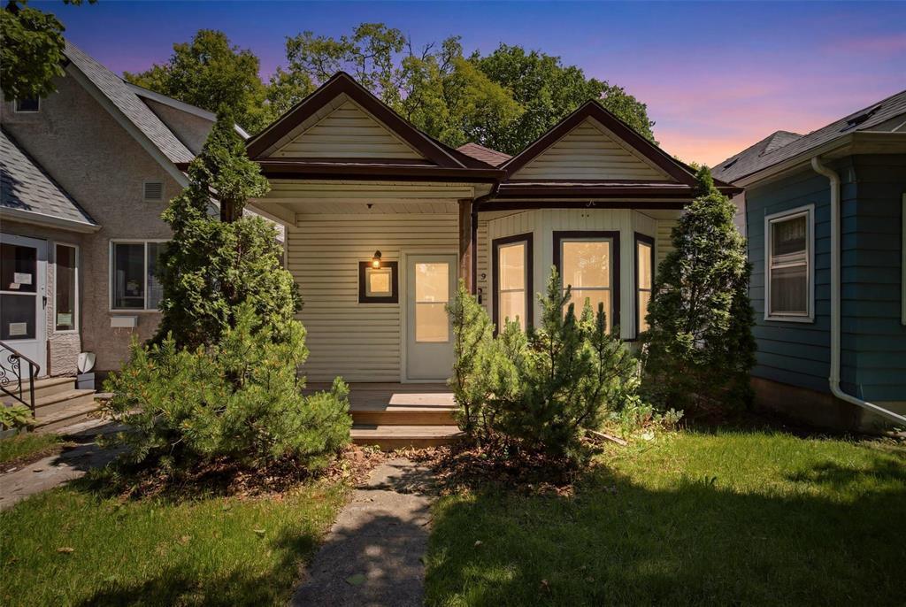 229 Roseberry Street, Winnipeg, Manitoba
