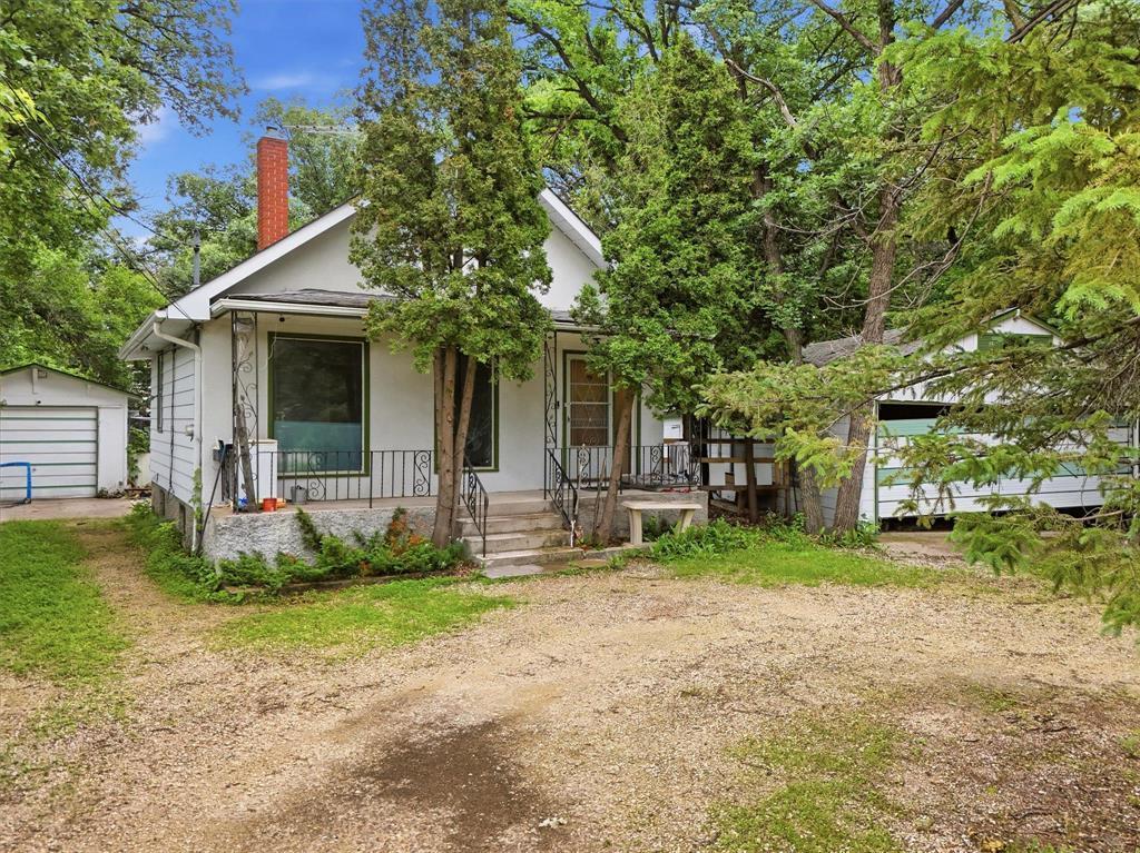4452 Roblin Boulevard, Winnipeg, Manitoba