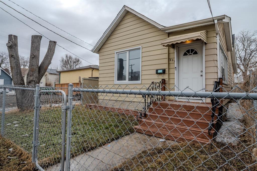 252 Laura Street, Winnipeg, Manitoba