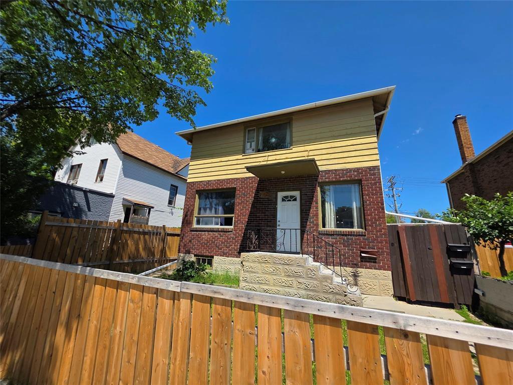 365 Selkirk Avenue, Winnipeg, Manitoba