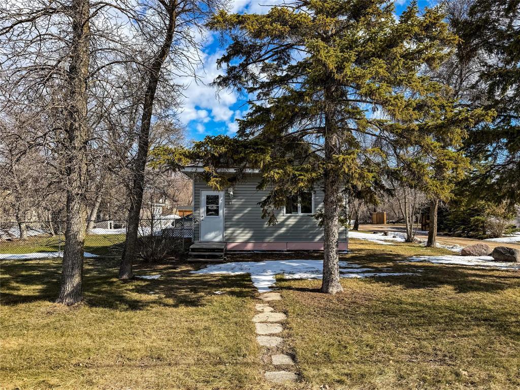 87 first Street, Lundar, Manitoba
