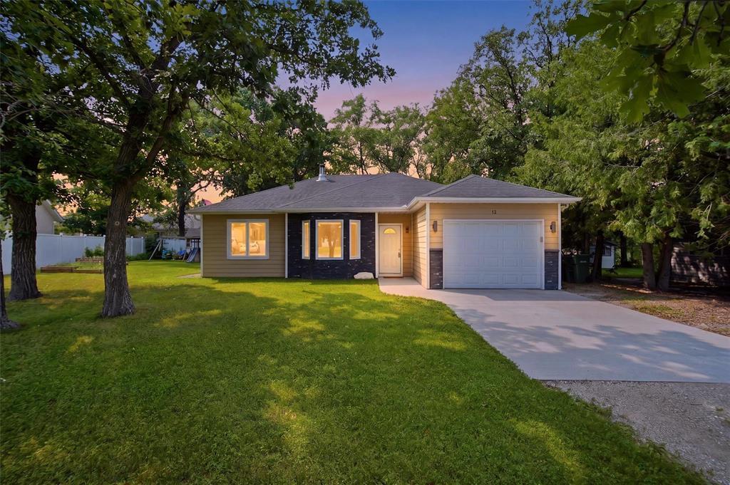 12 BLOSSOM Bay, Blumenort, Manitoba