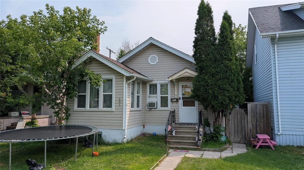 691 Sherburn Street, Winnipeg, Manitoba
