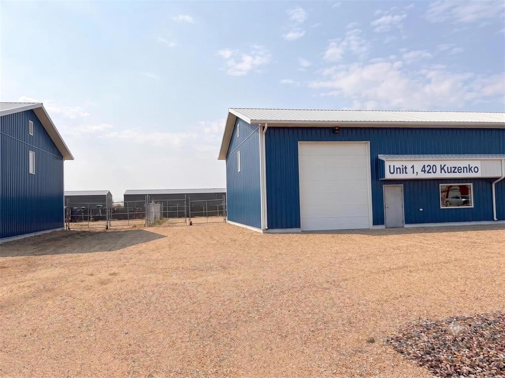 1 420 KUZENKO Street, Niverville, Manitoba